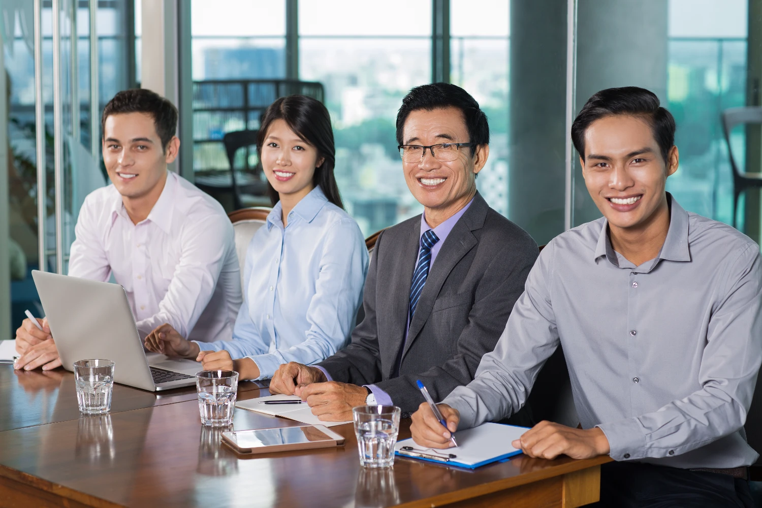 smiling-business-people-holding-meeting-office